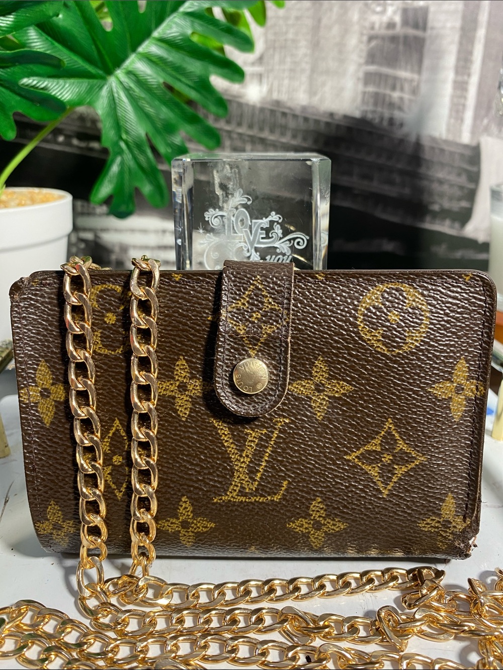 Authentic Louis Vuitton Monogram Kisslock Wallet
